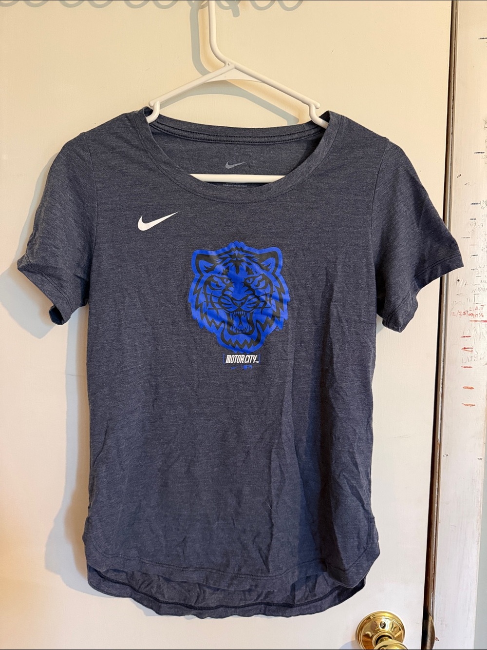 Nike Women’s Navy Blue Tiger Graphic Tee